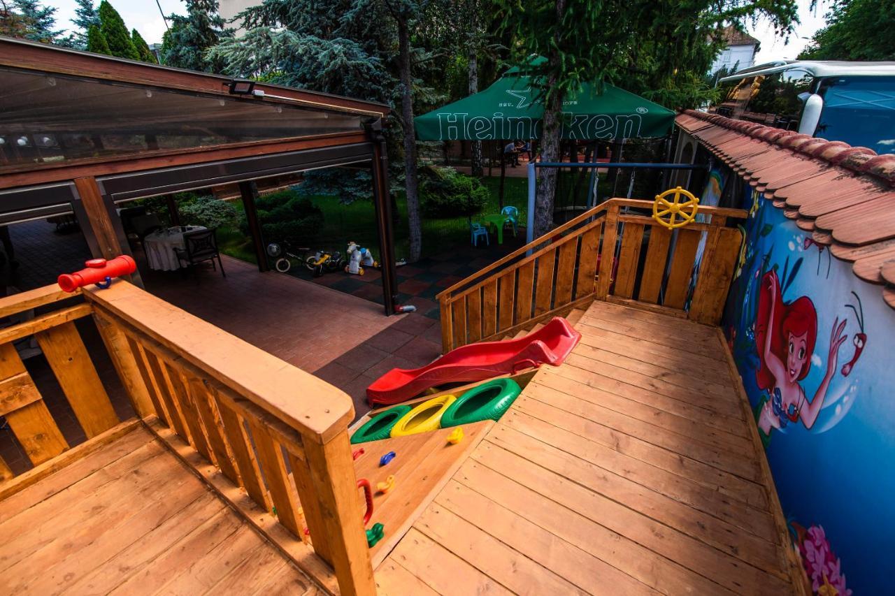 Hotel Golden House Craiova Exterior photo