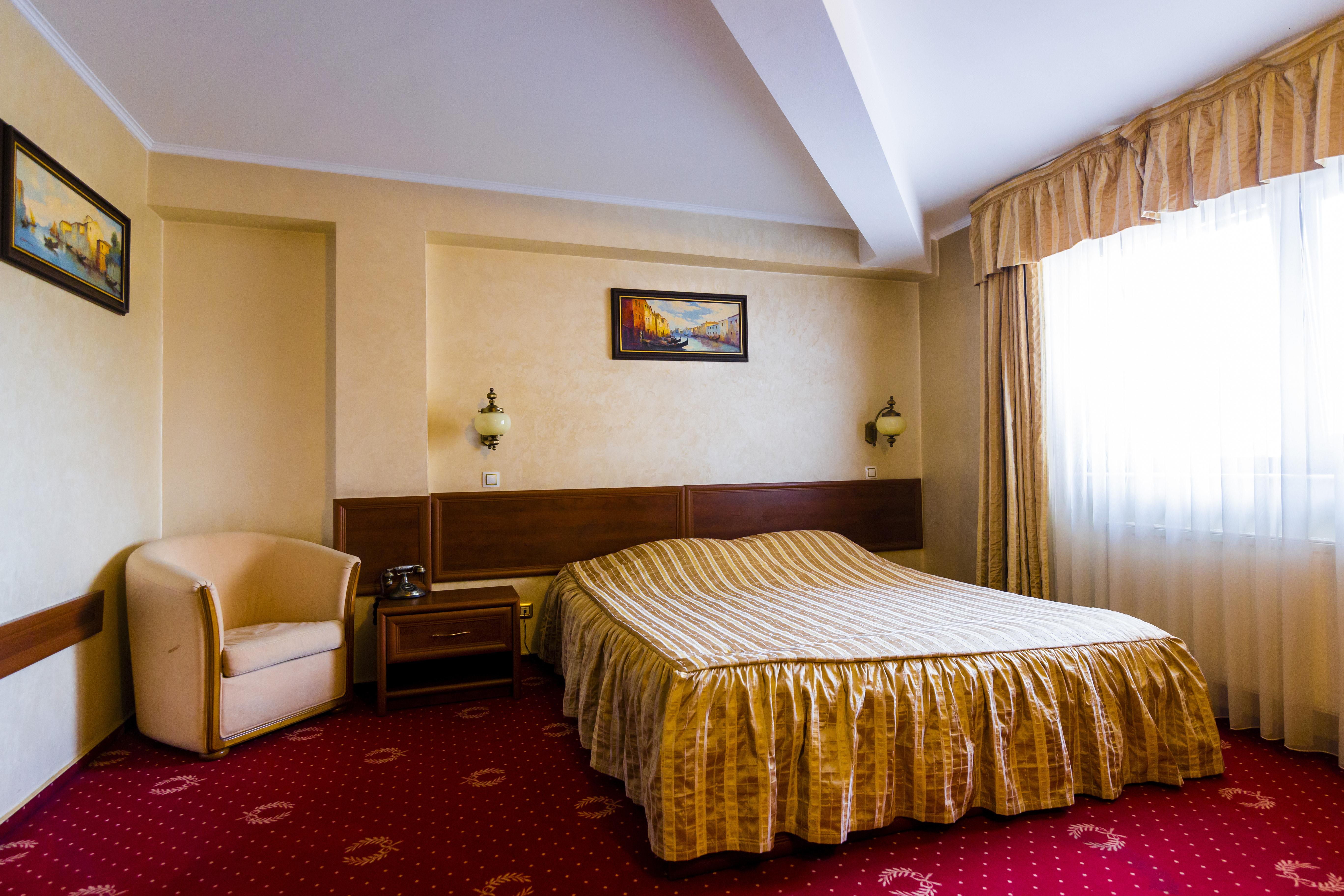 Hotel Golden House Craiova Exterior photo