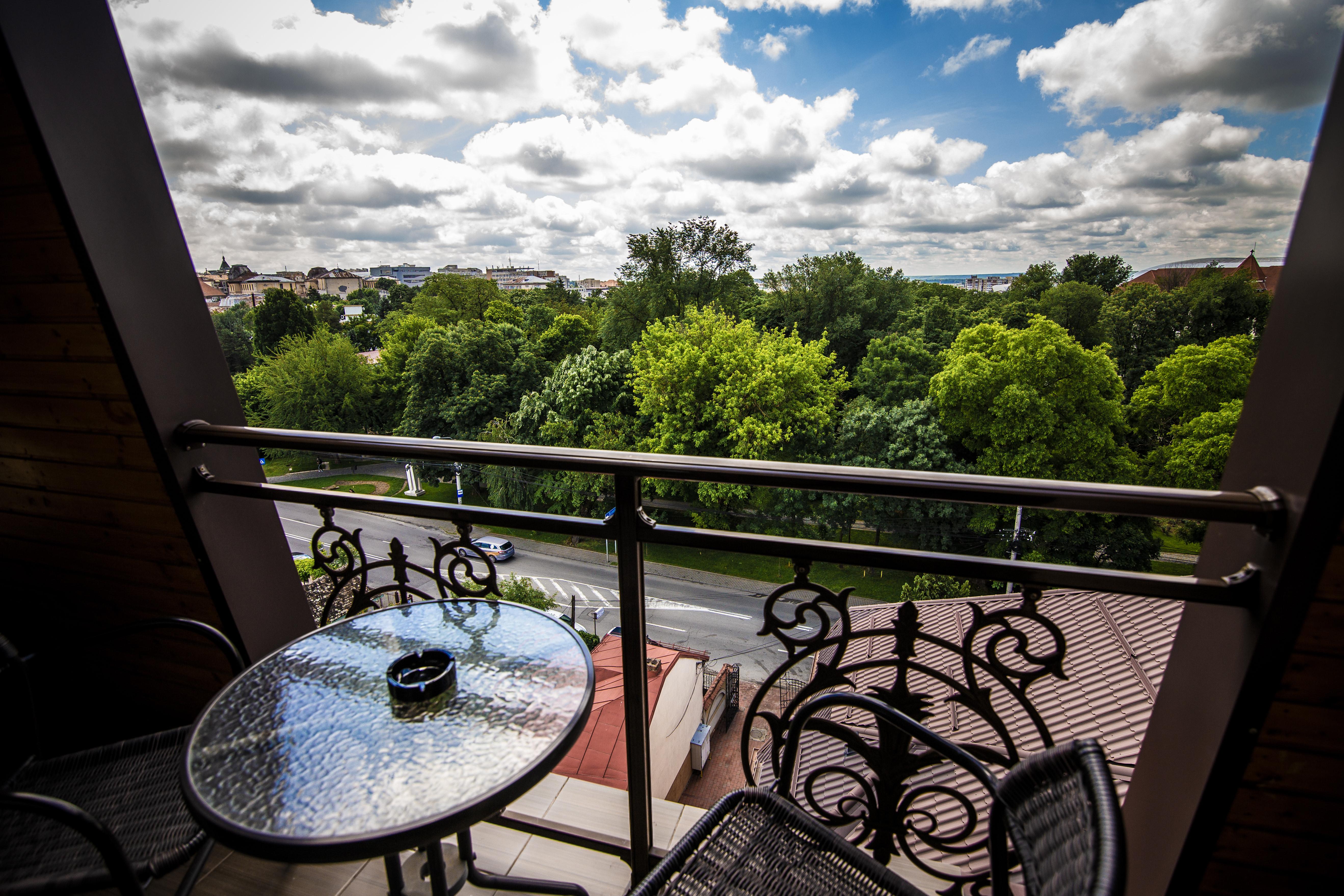 Hotel Golden House Craiova Exterior photo