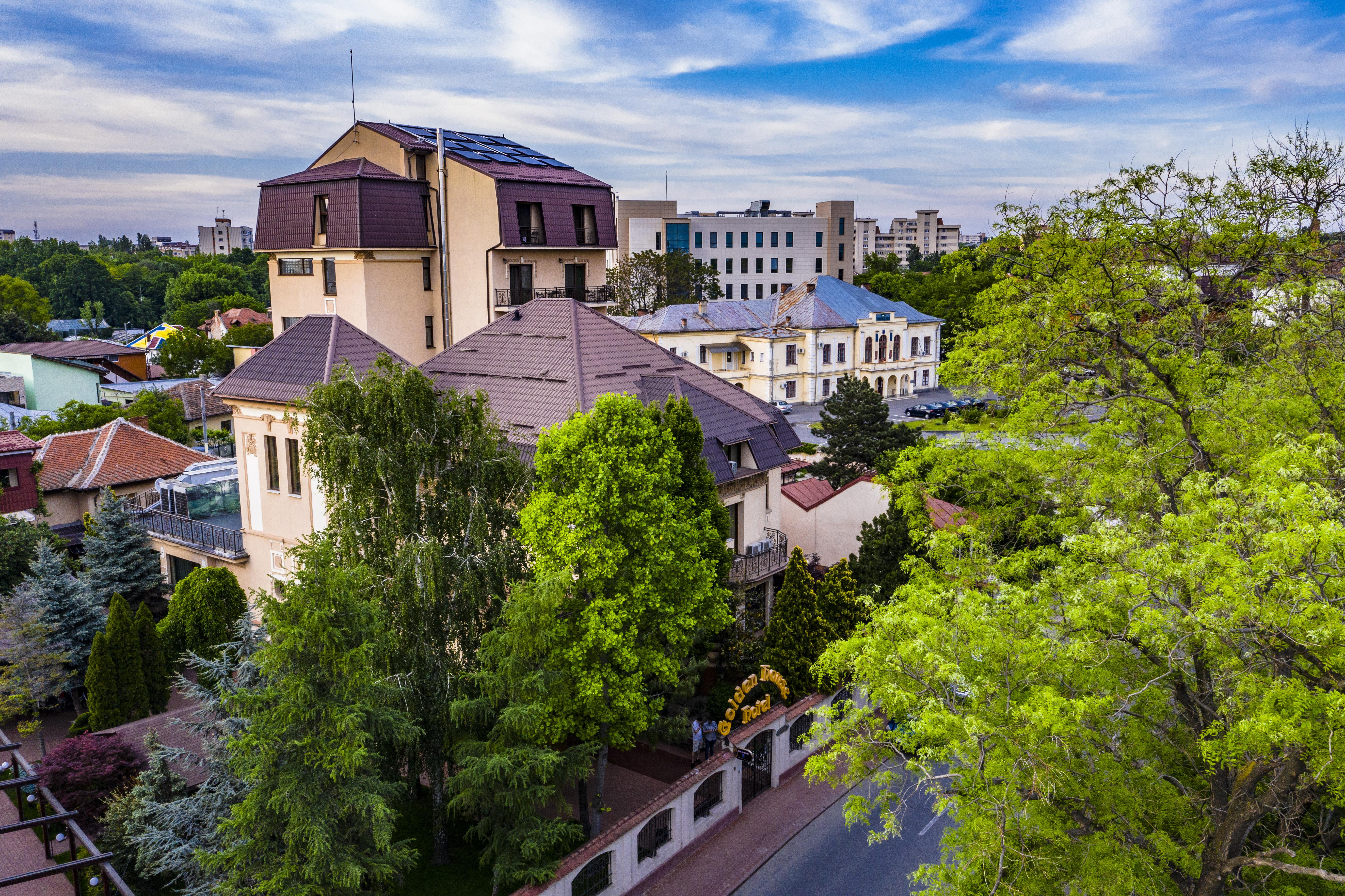 Hotel Golden House Craiova Exterior photo